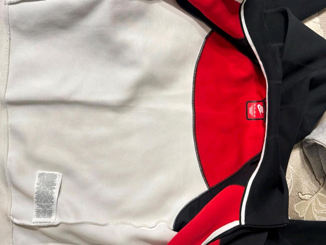 Nike Трехцветная кофта Nike стильная,удобная и красивая — фото 2