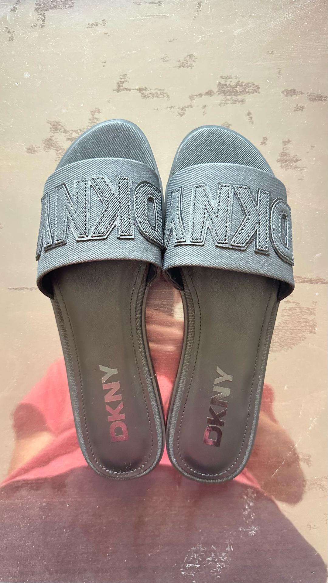 DKNY Стильные женские шлепанцы DKNY Willow Flat Slide (Оригинал, Черные) — фото 2