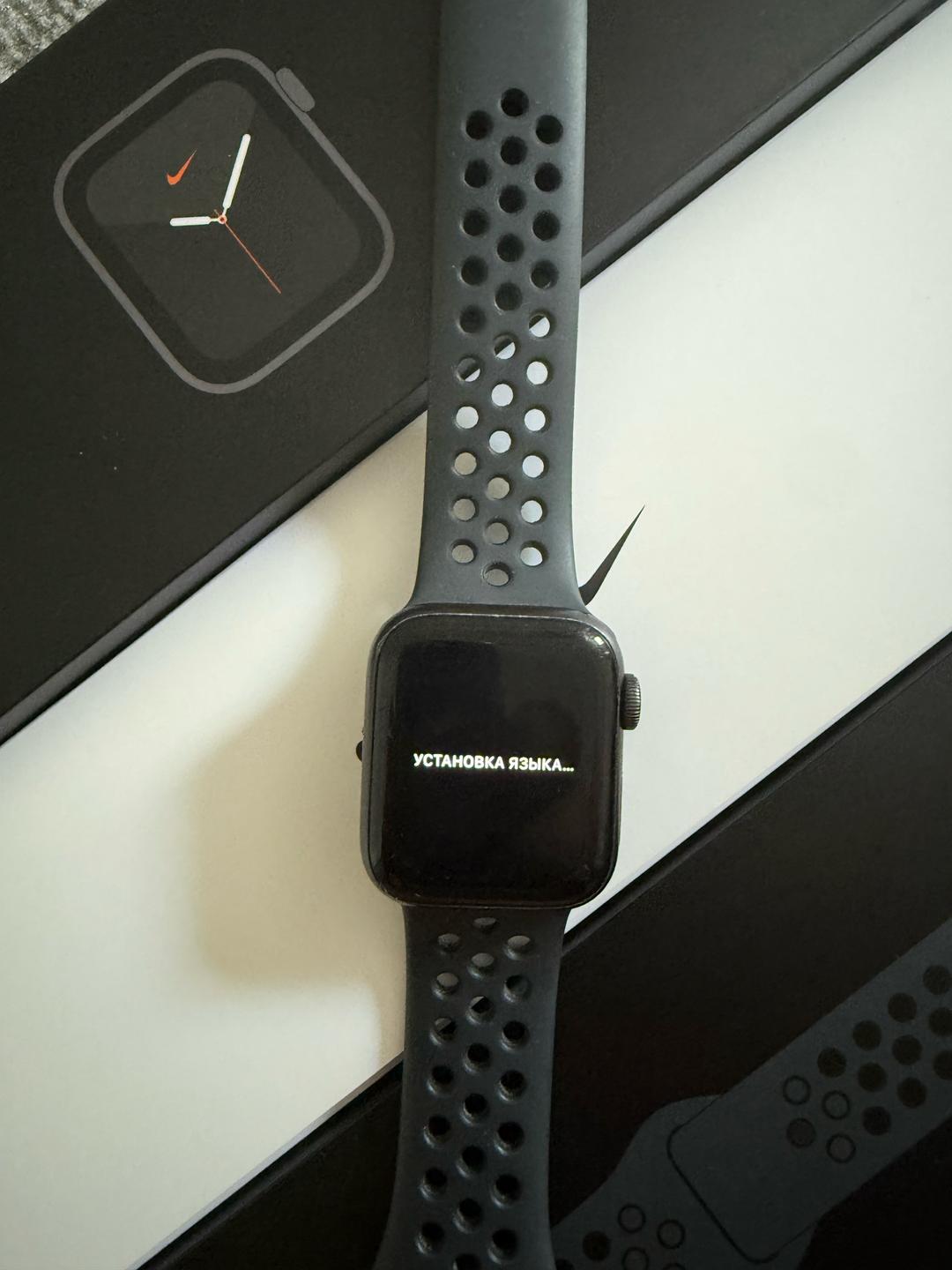 Apple Apple Watch Nike SE 40mm — фото 2