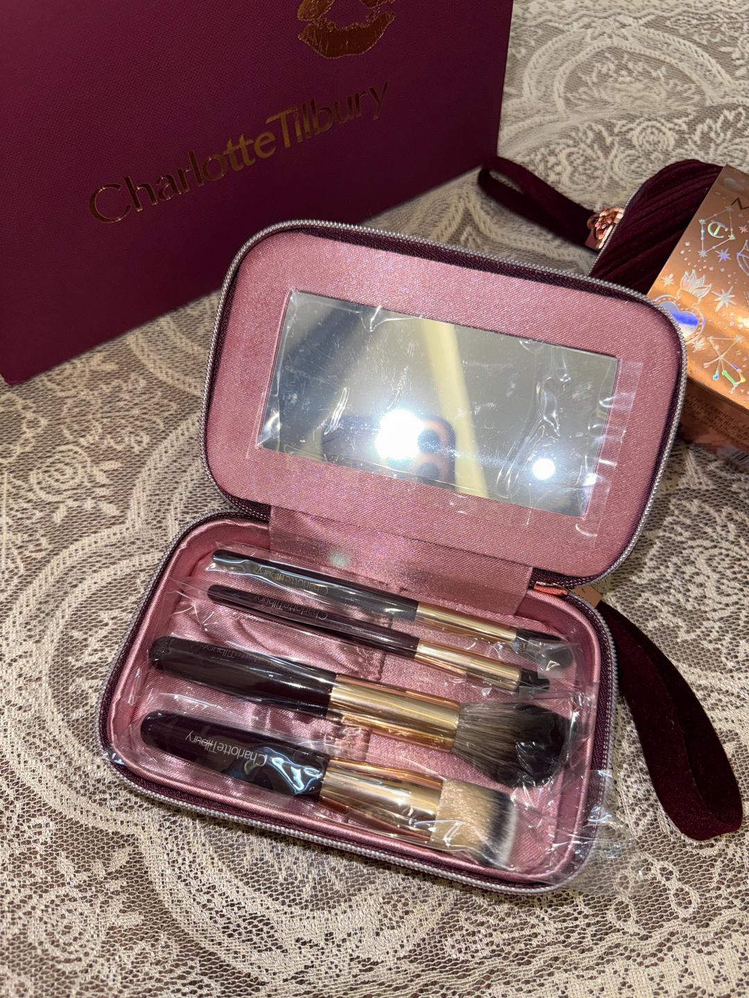 Charlotte Tilbury Дорожная косметичка с кистями для макияжа Charlotte Tilbury — фото 2