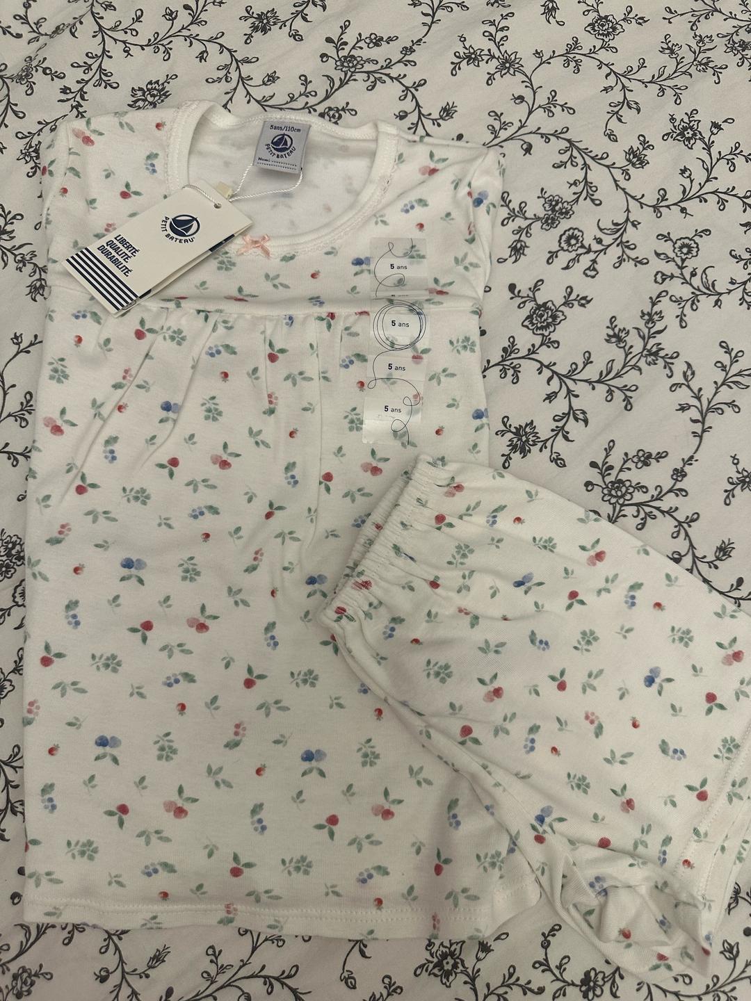 Petit Bateau ДЕТСКАЯ КОРОТКАЯ ХЛОПКОВАЯ ПИЖАМА С цветочным принтом Petit Bateau — фото 2