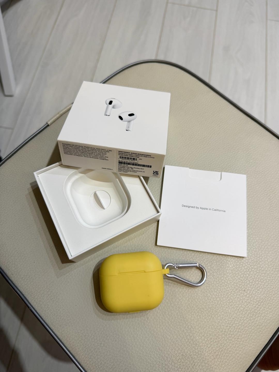Apple Наушники Apple AirPods 3 с чехлом — фото 2