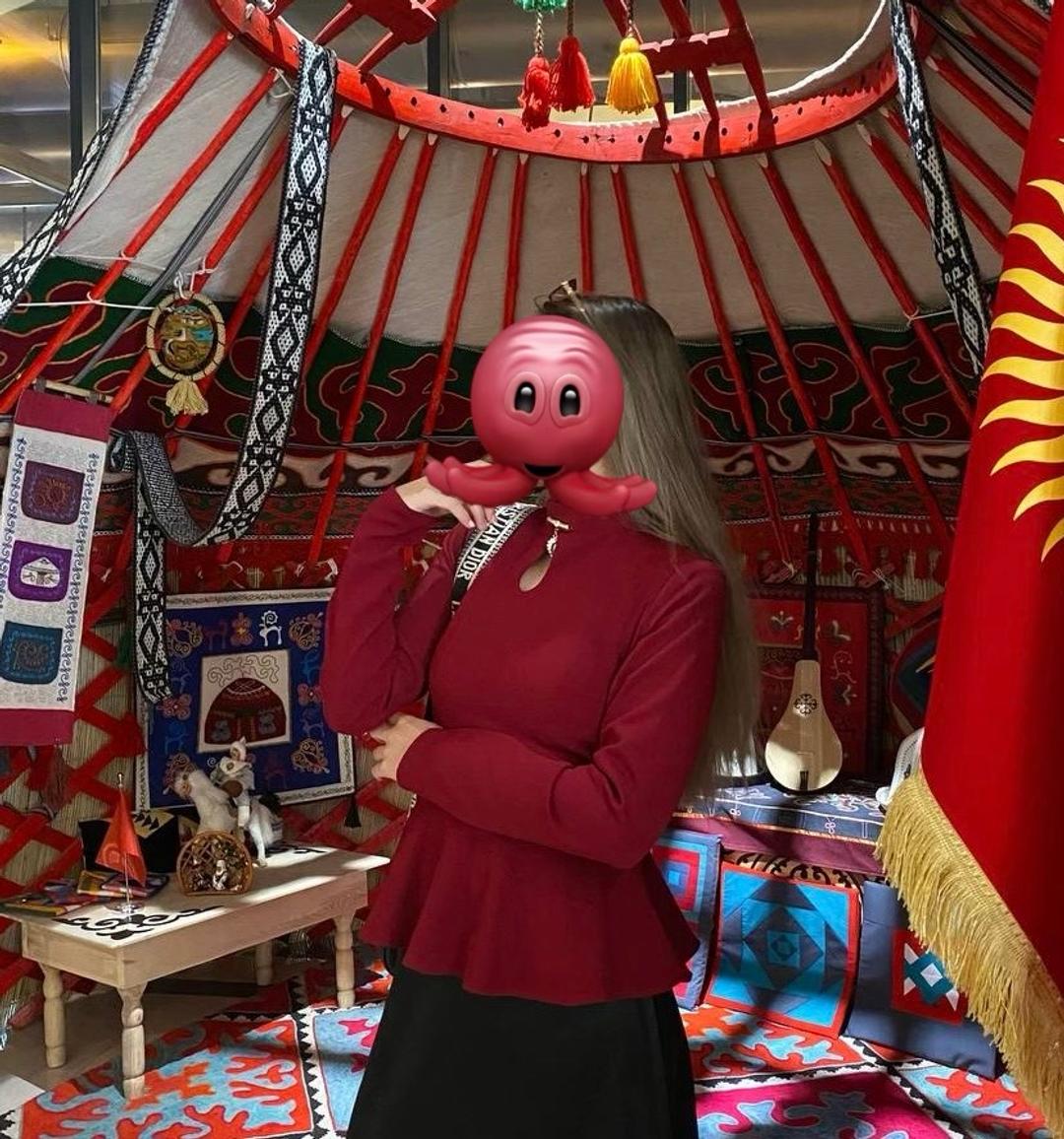 Нет бренда Бордовая блуза с баской — фото 2