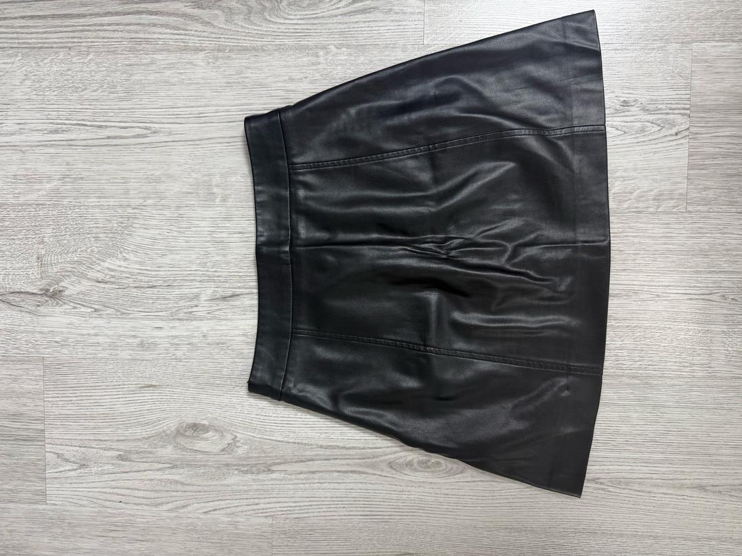 Stradivarius Кожаная мини юбка — фото 2