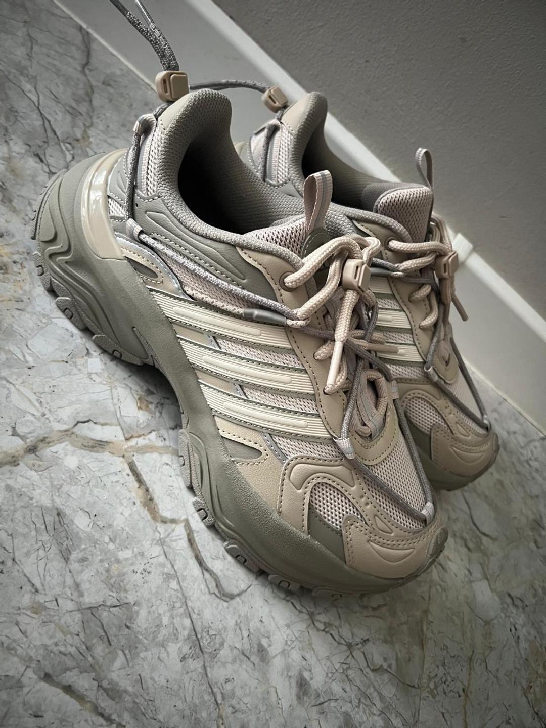 Adidas Женские кроссовки adidas — фото 2