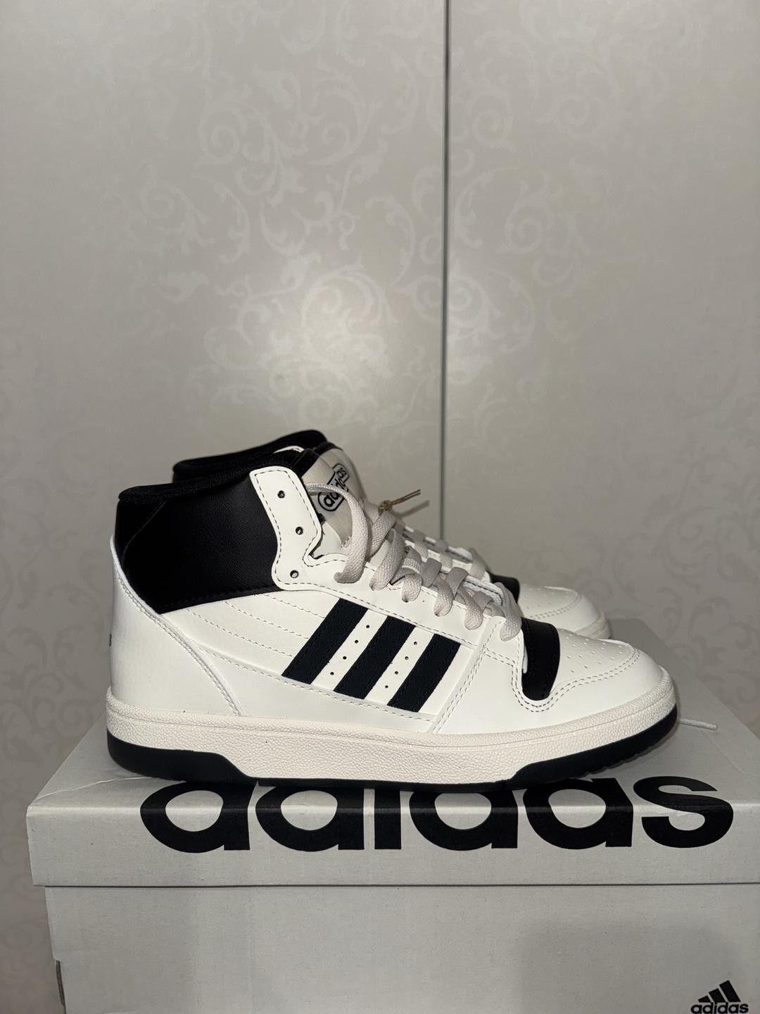 Adidas Обувь женская фирмы Adidas — фото 2