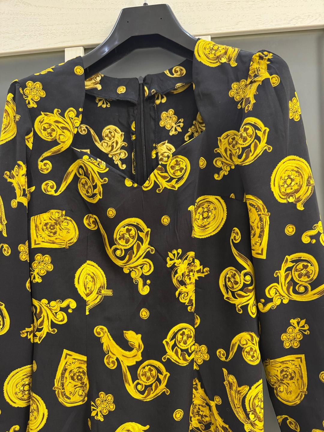 Нет бренда Элегантное платье миди, вдохновлённое коллекцией Versace Jeans Couture — фото 2