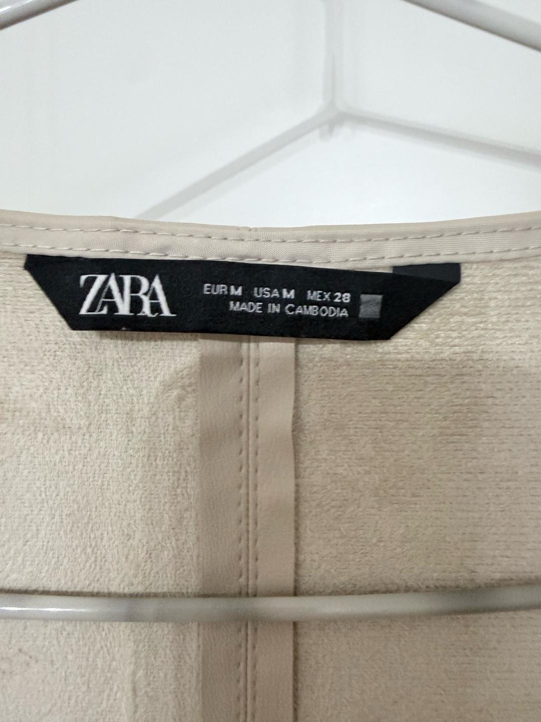Zara Платье из экокожи. — фото 2