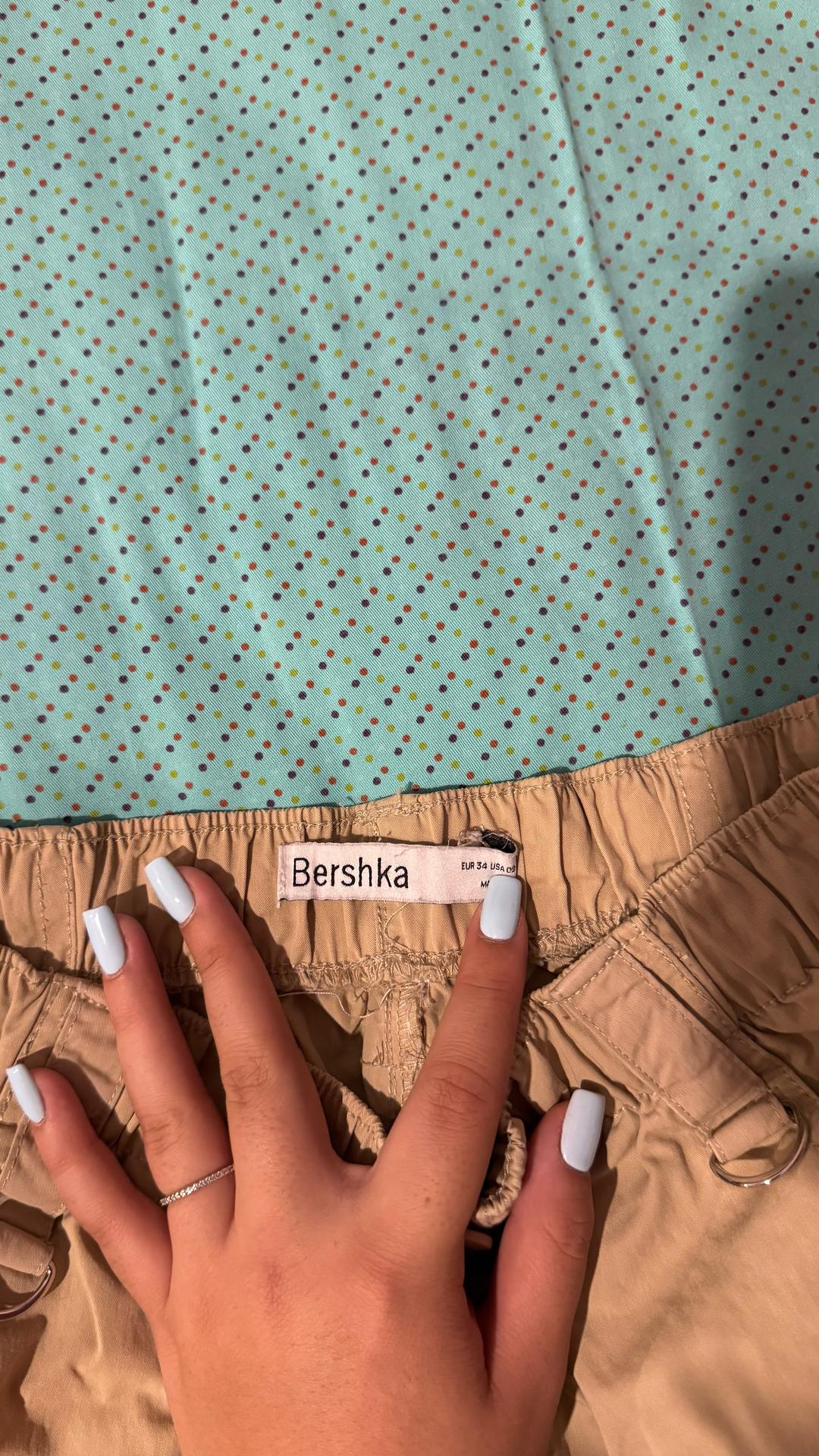 Bershka Брюки Bershka карго бежевые — фото 2