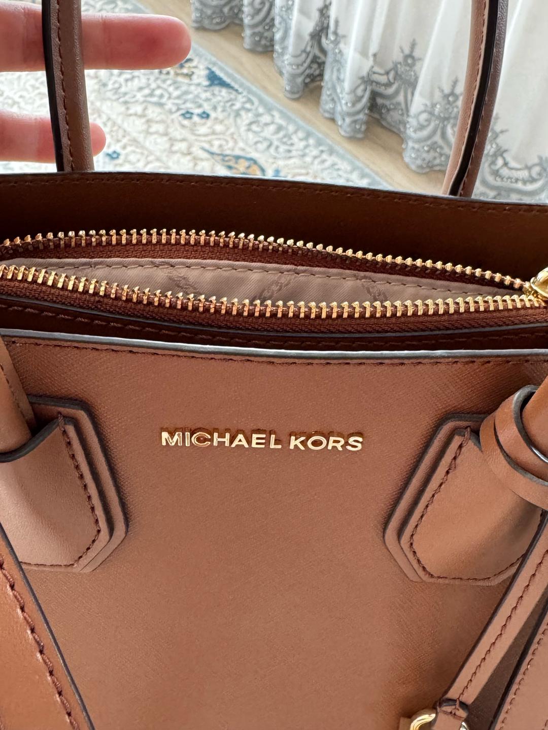 Michael Kors Женская сумка Michael Kors Cynthia Medium Satchel — фото 2