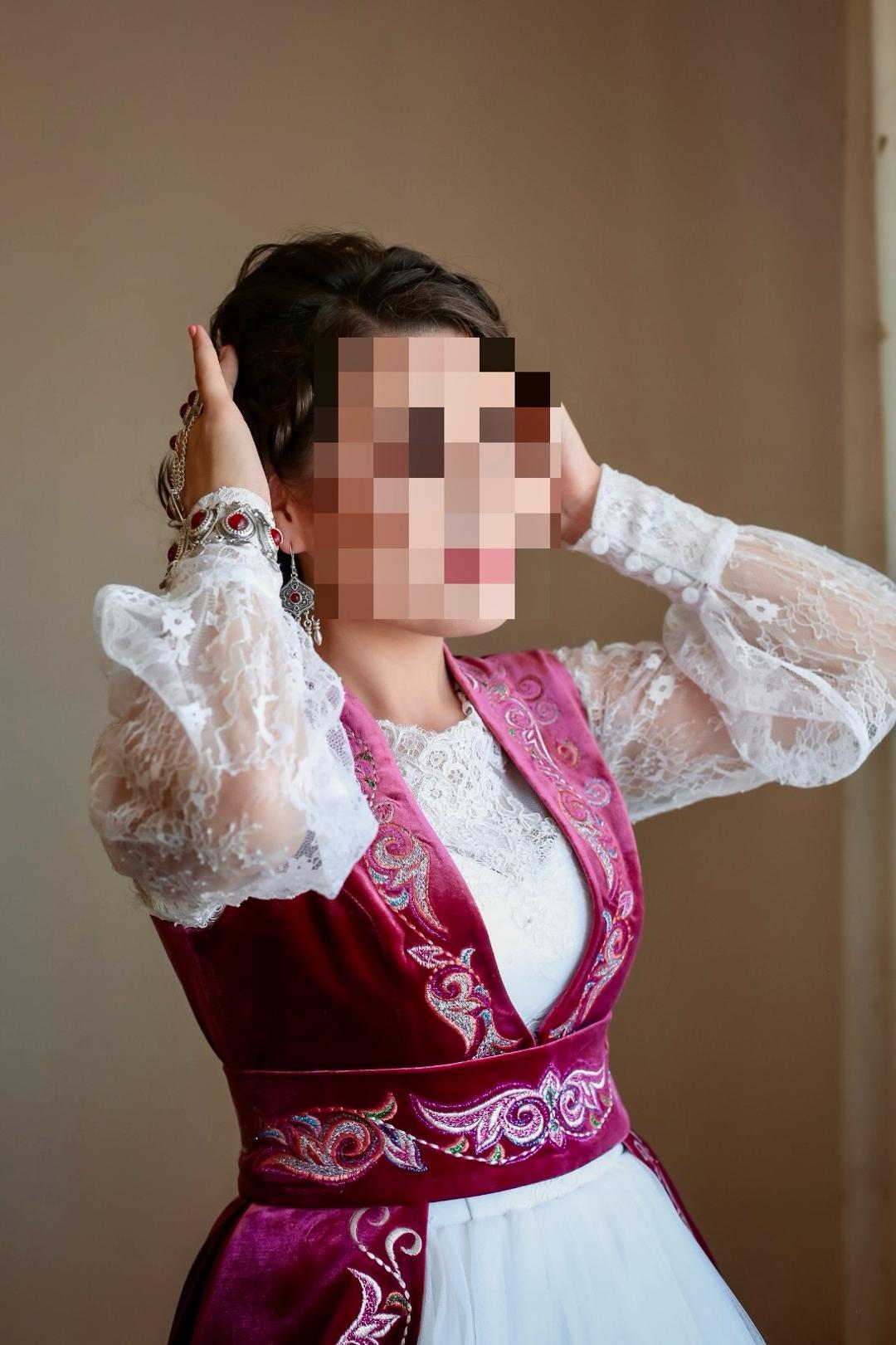 Нет бренда Национальный бархатный камзол с вышивкой и головным убором — фото 2