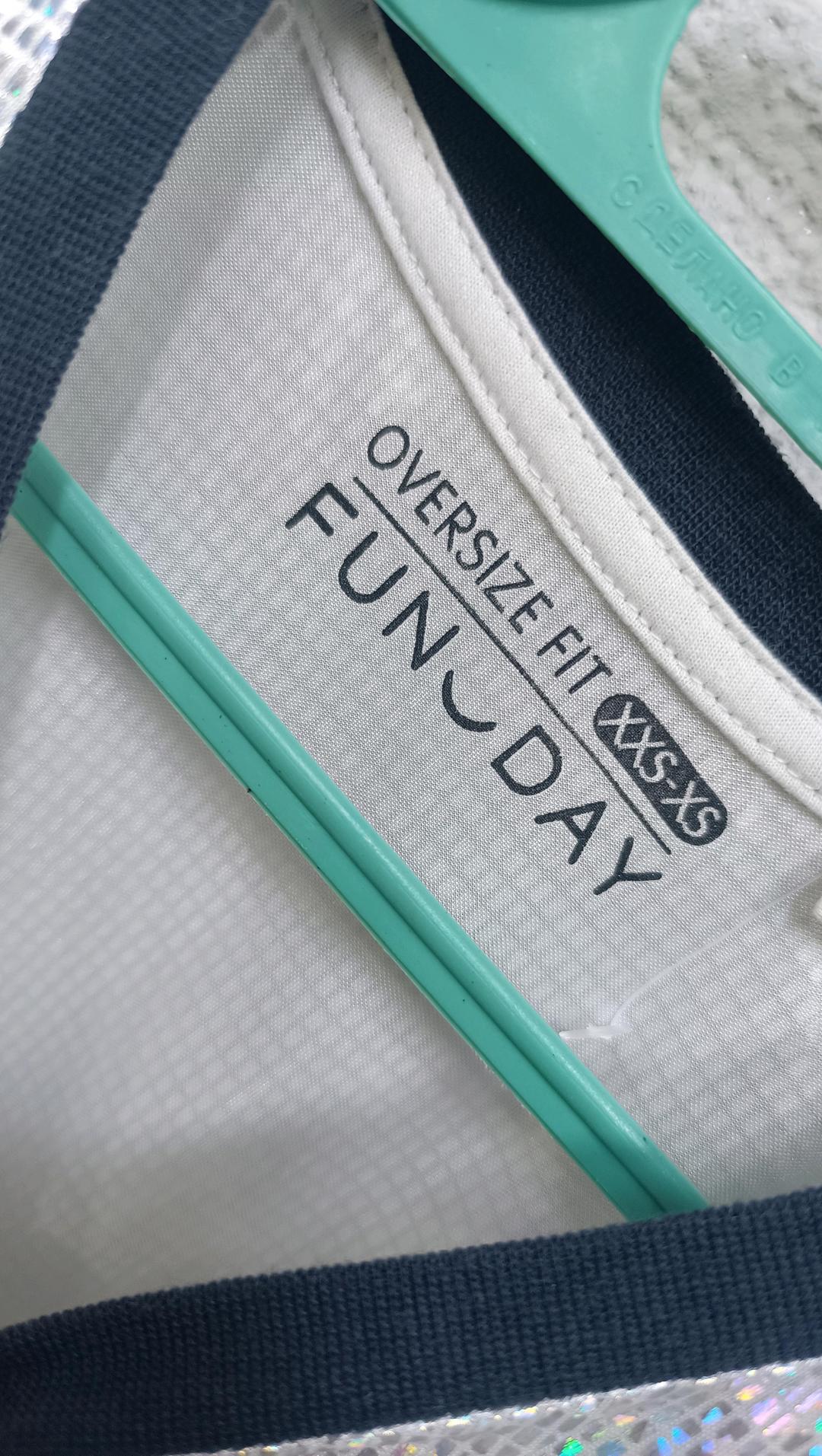 FUNDAY Блестящая серебристая футболка свободного кроя (oversize) — фото 2