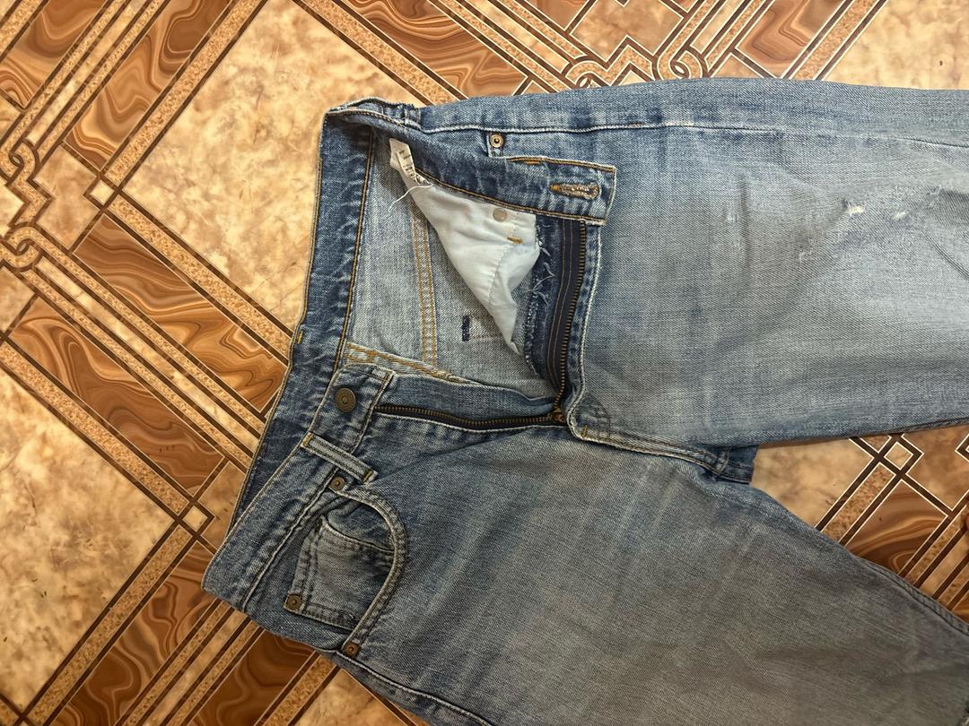 Нет бренда Джинсы с прорезями на коленях — фото 2