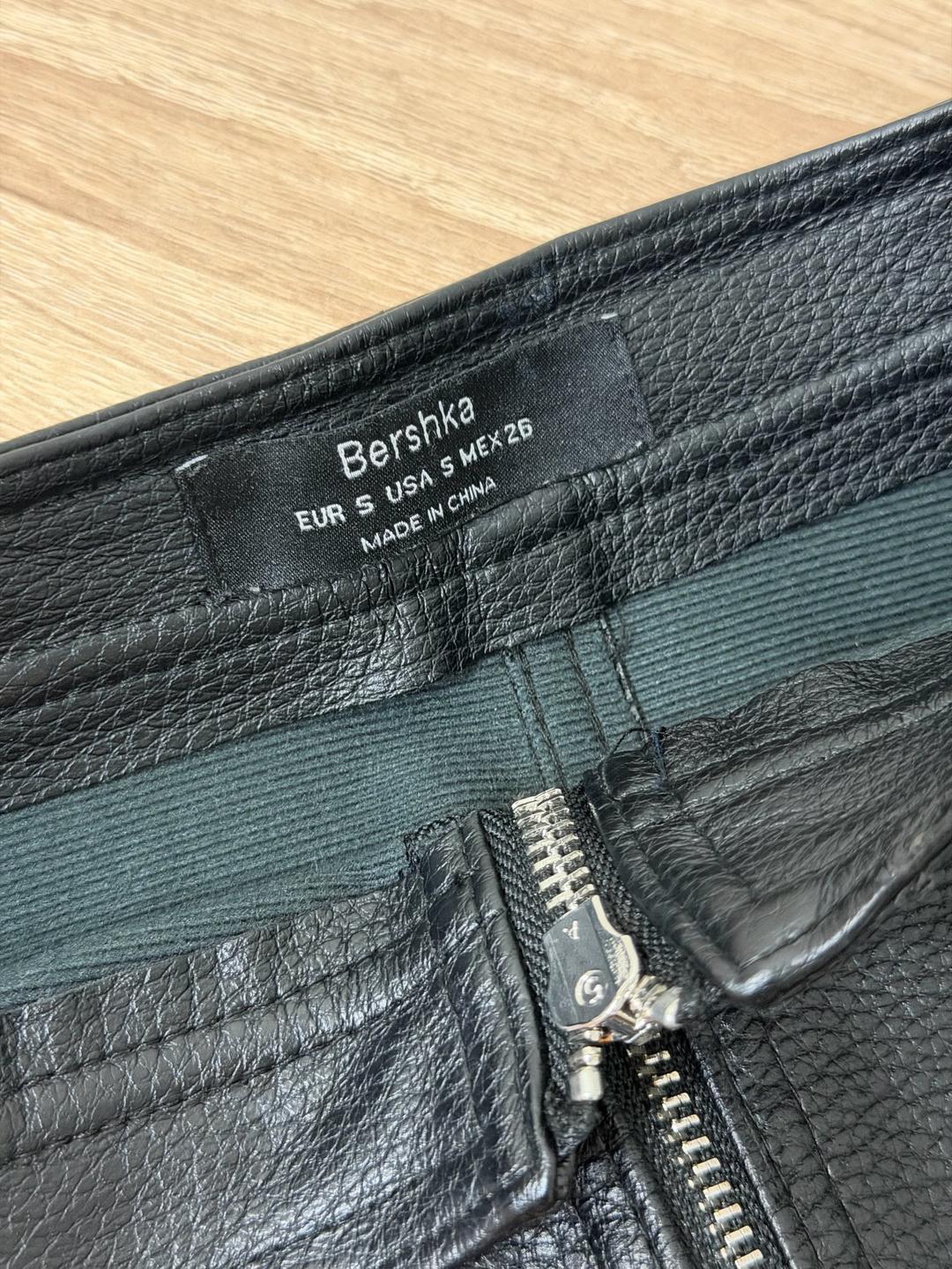 Bershka Юбка Bershka из экокожи — фото 2