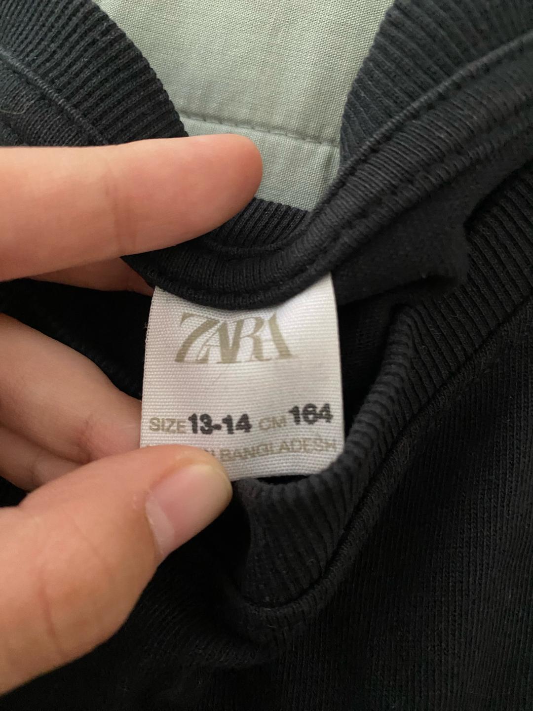 Zara Черная футболка с укороченый низом — фото 2
