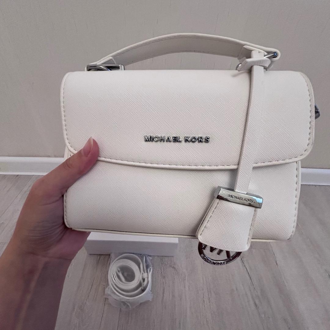 Michael Kors Мини-сумка Michael Kors белого цвета — фото 2