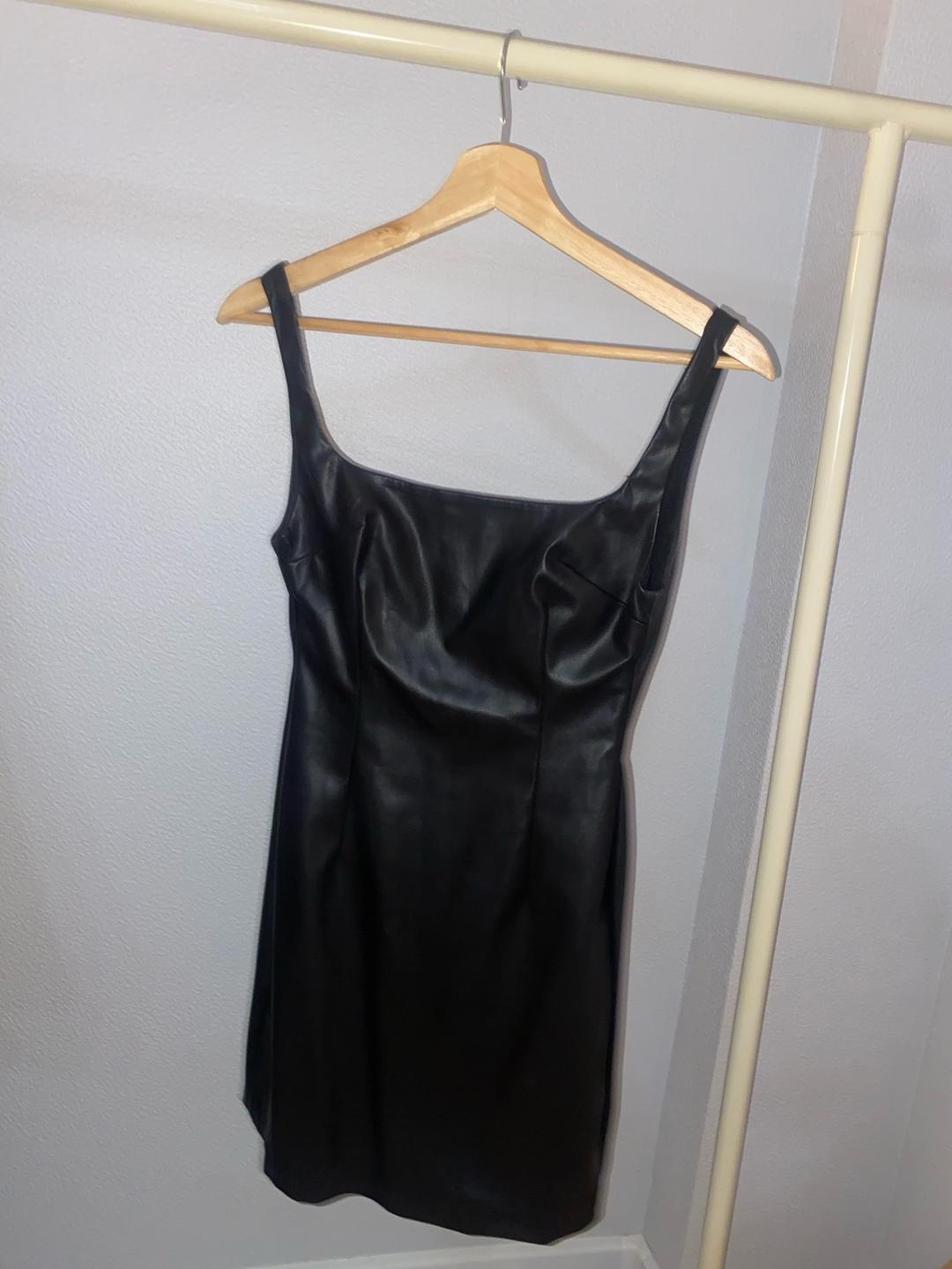 Bershka Платье из экокожи — фото 2