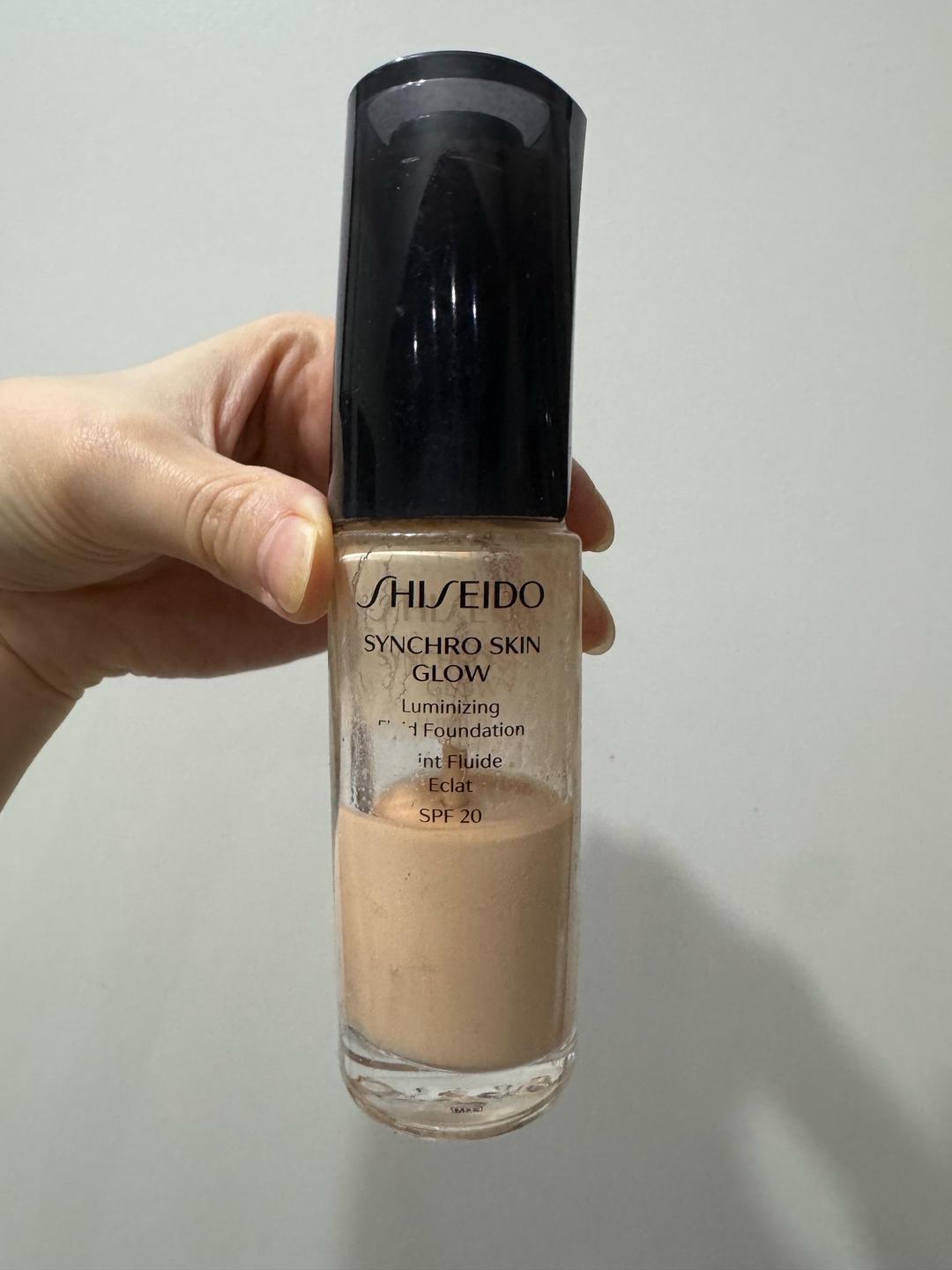 Shiseido Тональный крем флюид SHISEIDO synchro skin glow luminizing fluid foundation — фото 2