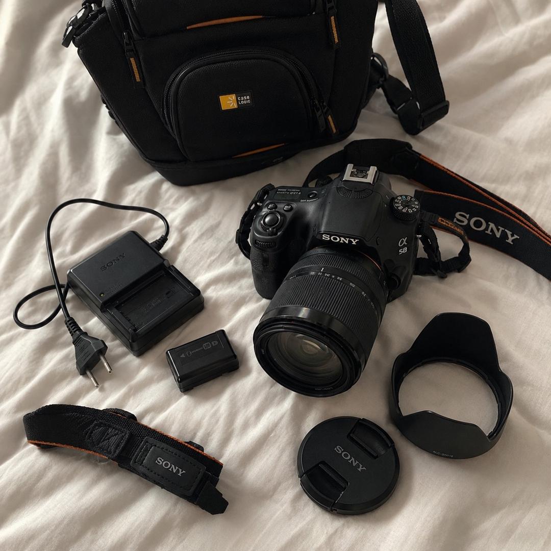 Sony Зеркальный фотоаппарат Sony Alpha 58 с аксессуарами и сумкой — фото 2