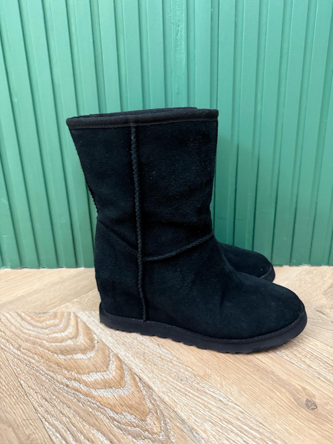 UGG женские сапоги UGG модели Classic Femme Short — фото 2