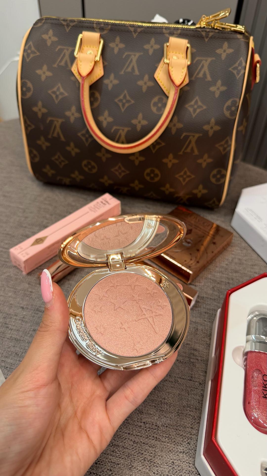Charlotte Tilbury Хайлайтер Charlotte Tilbury Glow Glide — фото 2