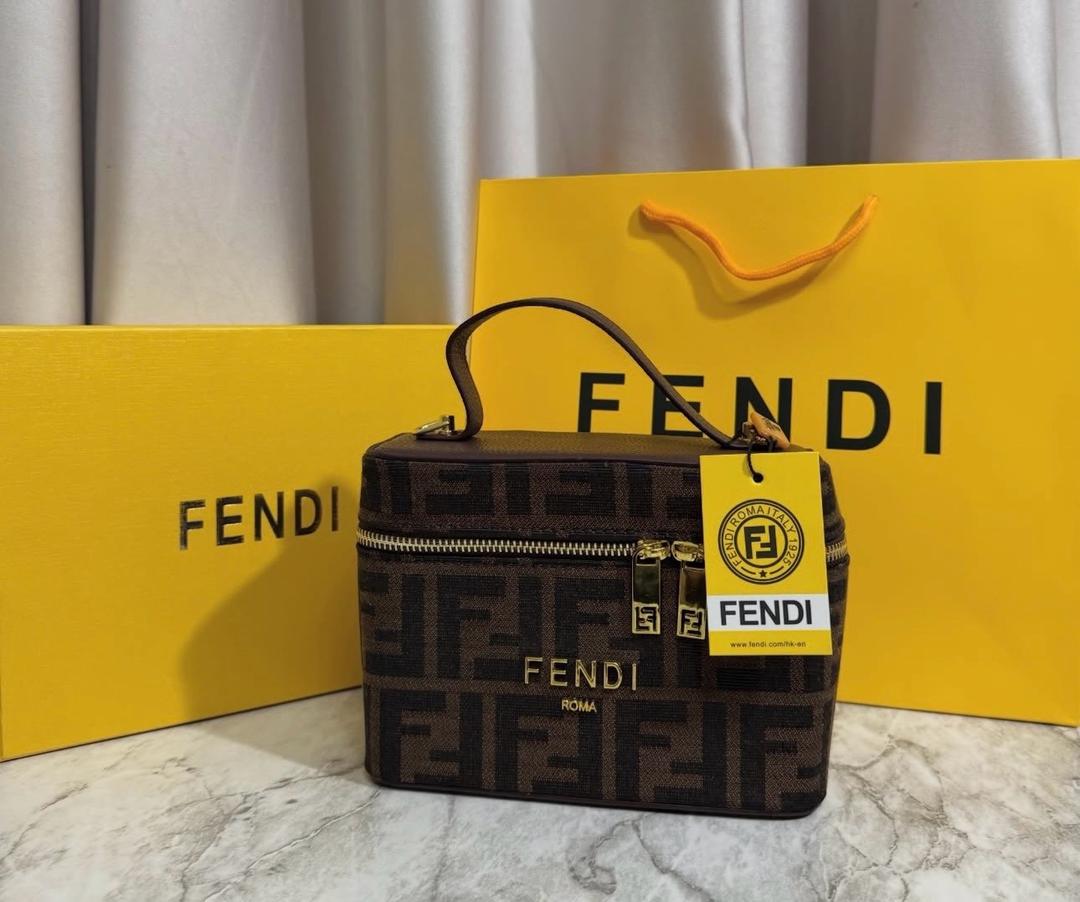 Fendi Fendi 2в1, сумка и косметичка — фото 2