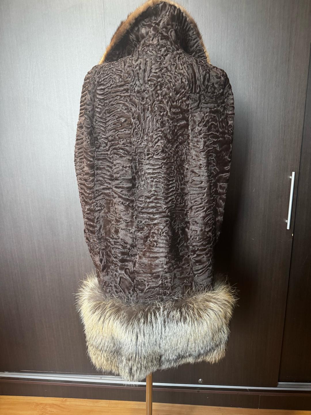 Golden furs Пончо из каракуля — фото 2