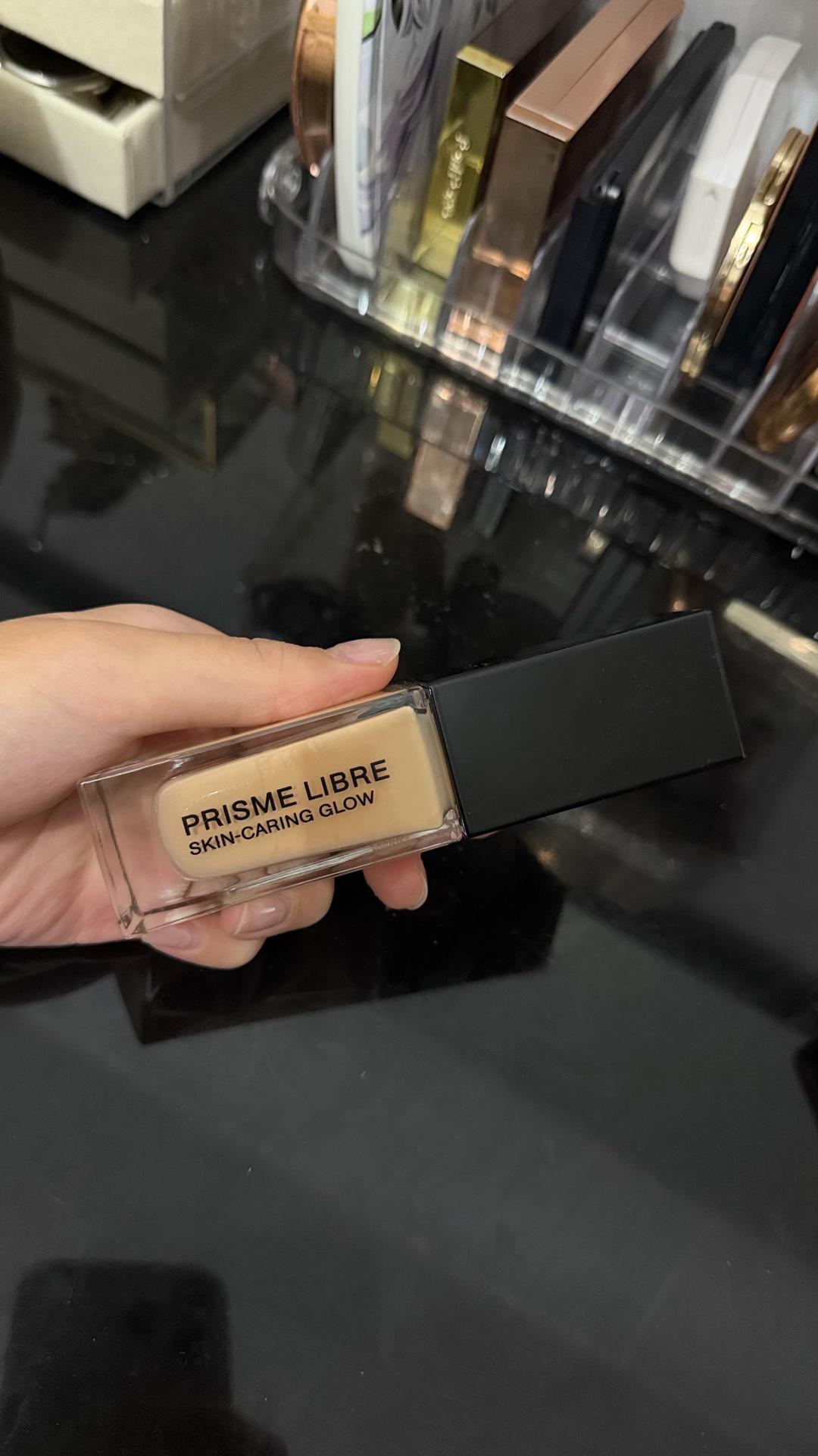Givenchy Тональный крем Givenchy Prisme Libre Skin-Caring Glow — фото 2