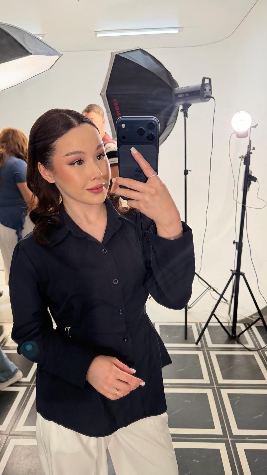 Нет бренда Черная приталенная рубашка с длинным рукавом — фото 2