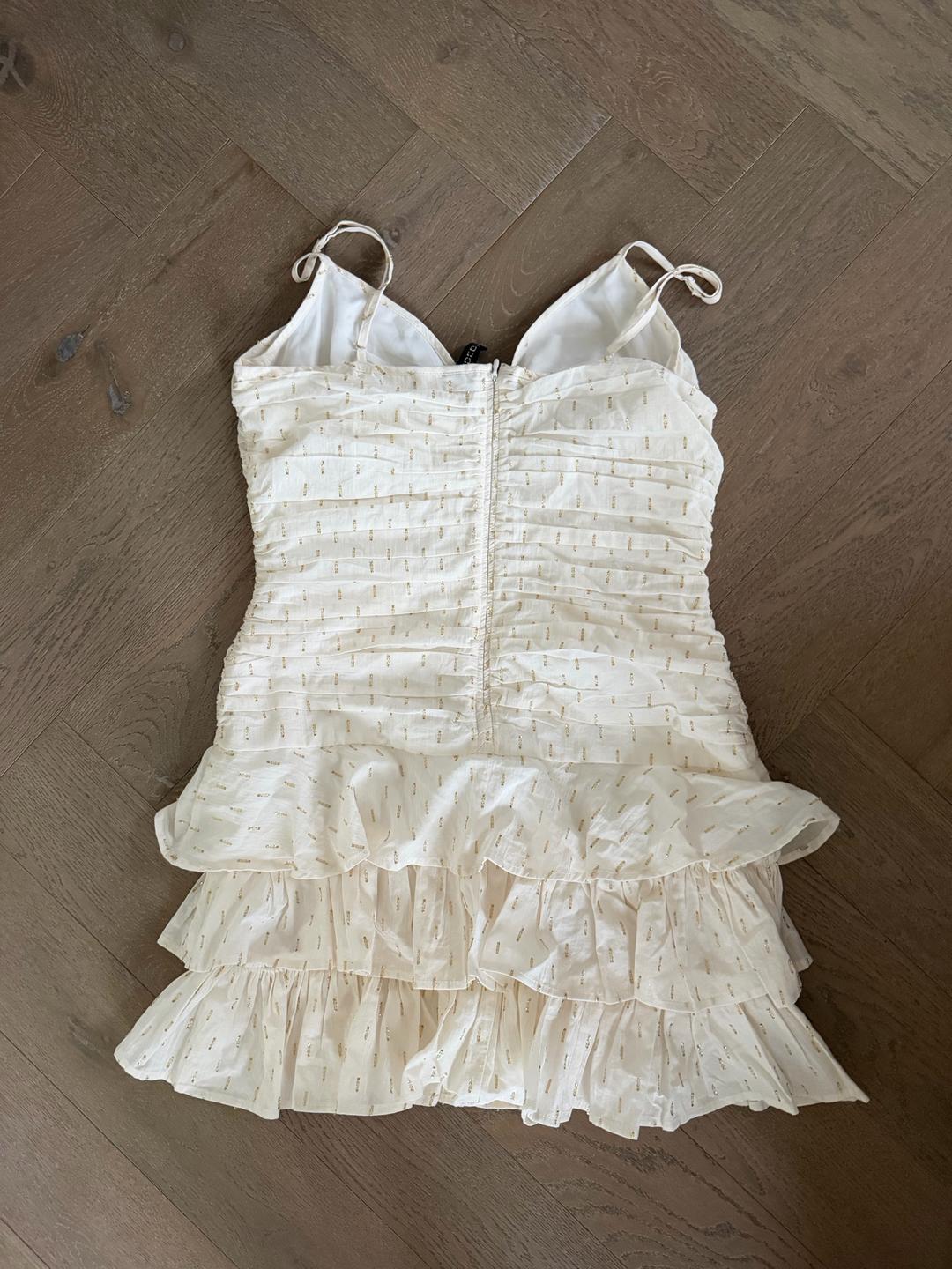 H&M Легкое мини-платье H&M (Divided) с люрексом и воланами (молочное) — фото 2