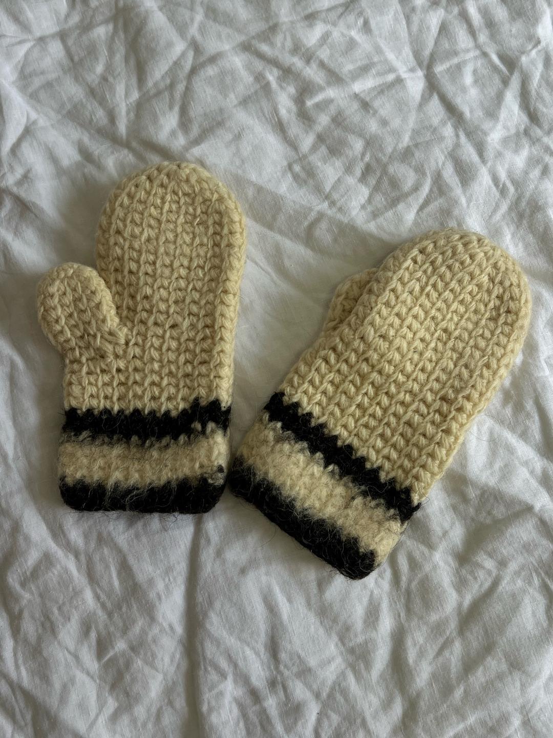 Handmade (ручная работа) Тёплые вязаные варежки из натуральной шерсти — фото 2