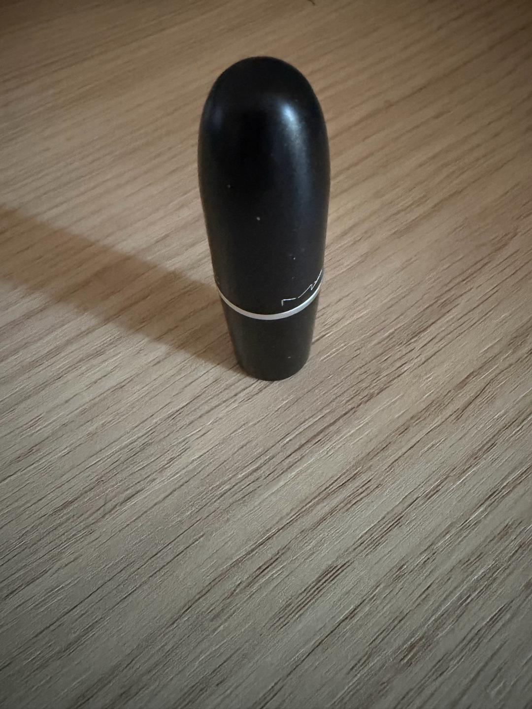 MAC Cosmetics помада красная — фото 2