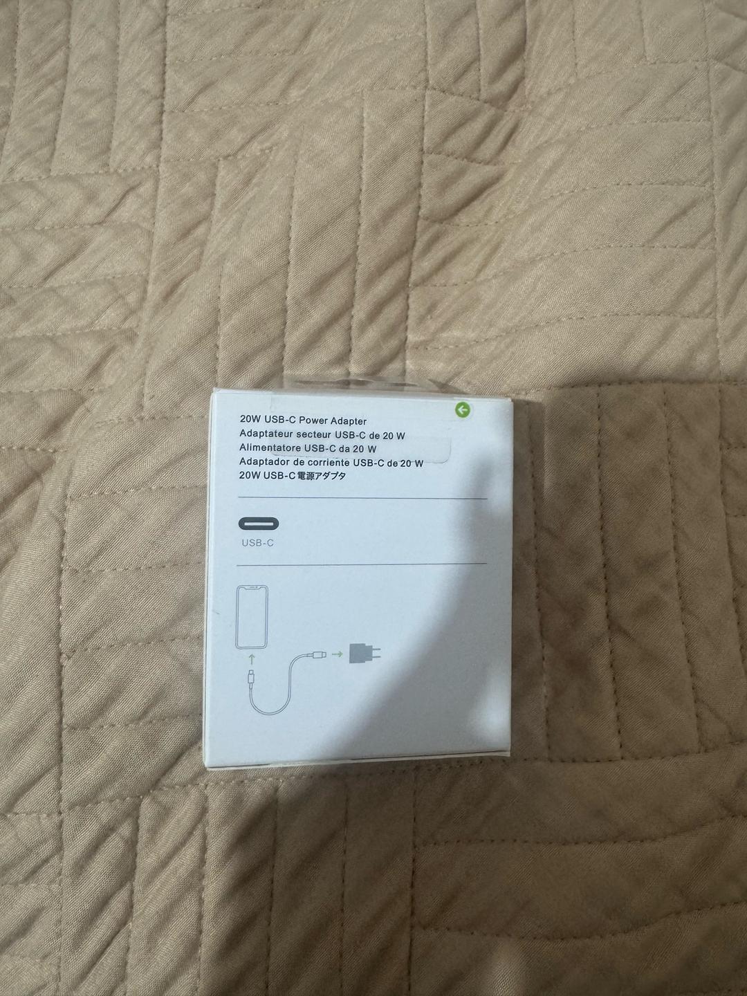 Apple Сетевое зарядное устройство Apple 20W USB-C Power Adapter — фото 2