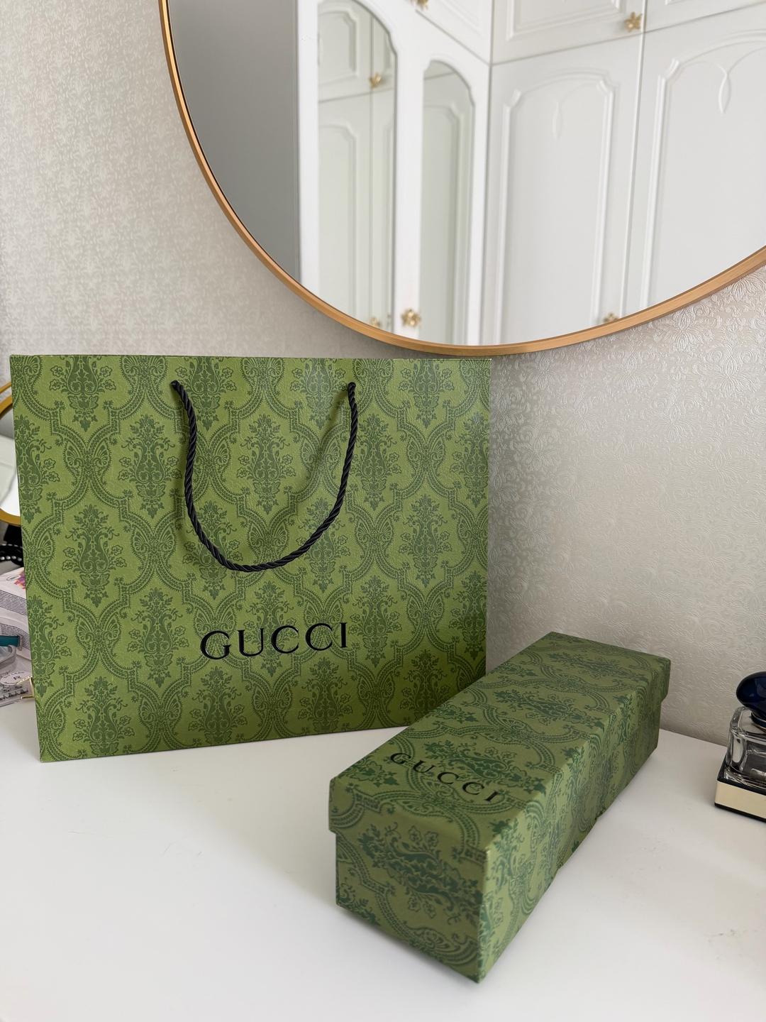 Gucci Gucci косметичка пенал — фото 2