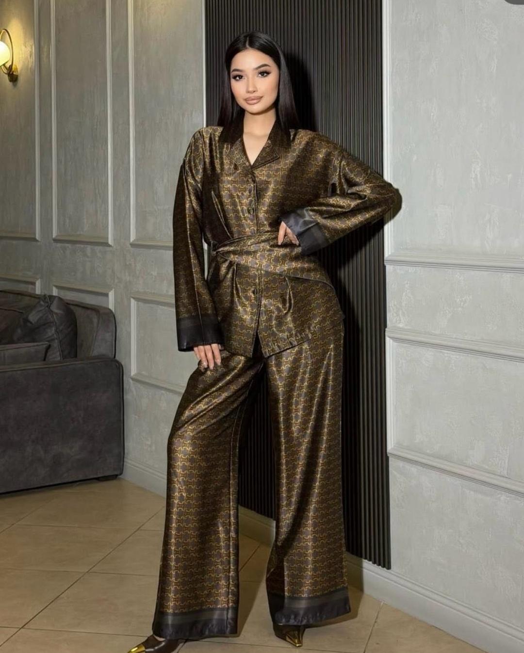 Нет бренда Женский костюм с брюками и рубашкой — фото 2