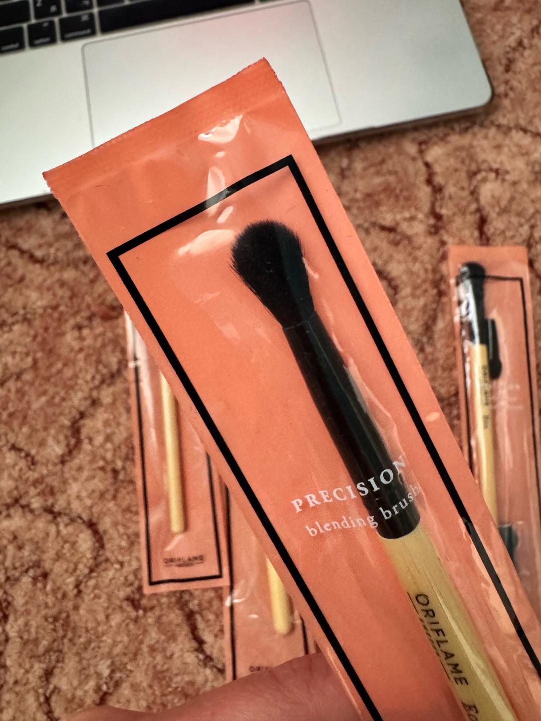 oriflame Oriflame новые кисти для теней — фото 2