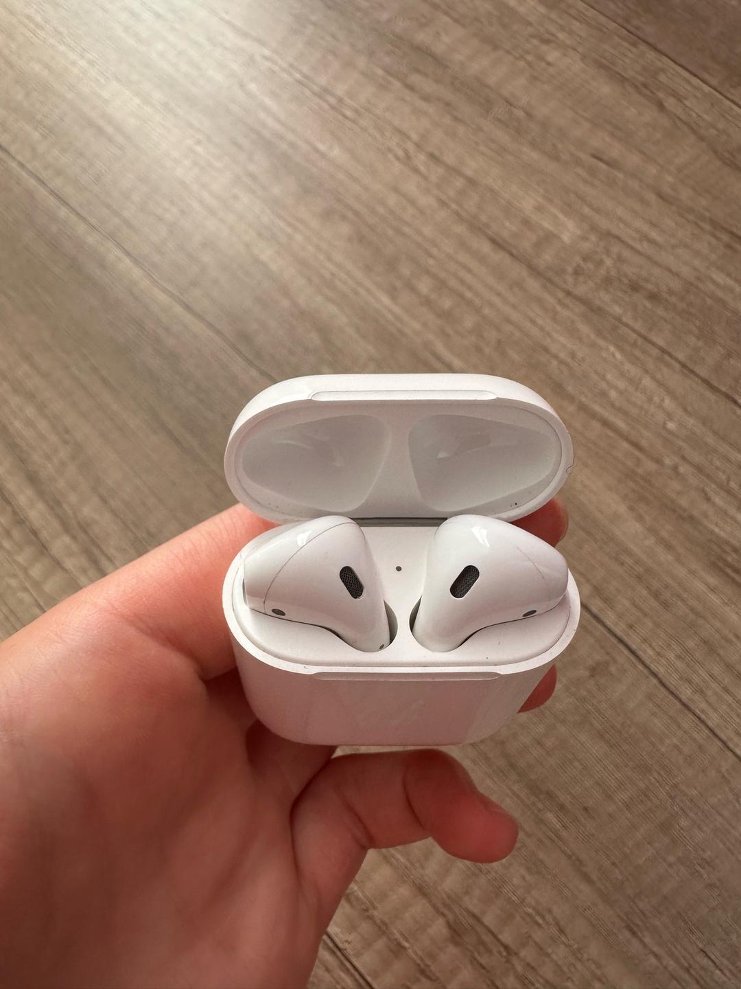 Apple Наушники Apple AirPods — фото 2