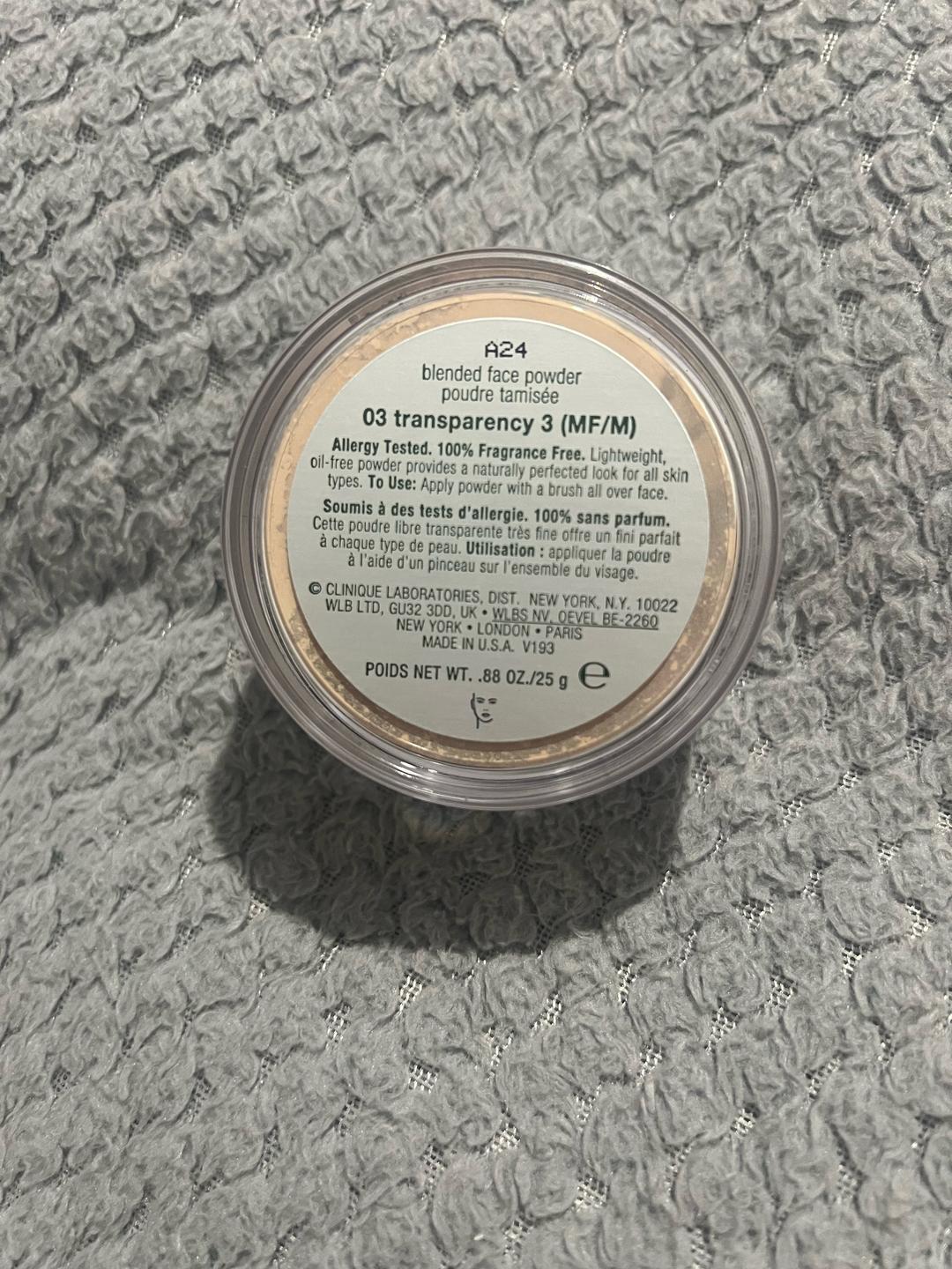 Clinique Легендарная рассыпчатая пудра Clinique Blended Face Powder в оттенке 03 Transpar — фото 2