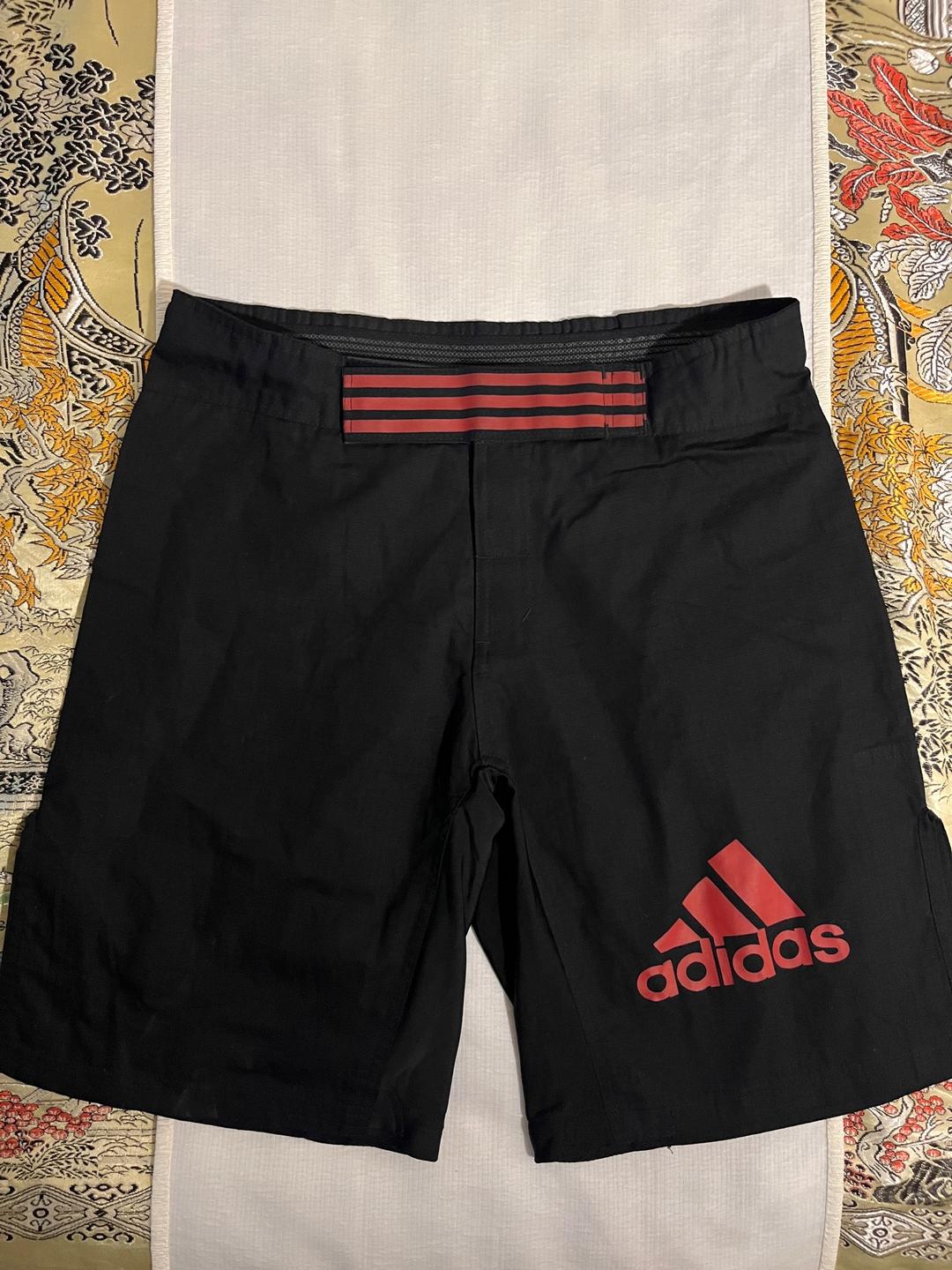 Adidas Шорты для MMA Adidas — чёрные с красными логотипами - М размео, новые — фото 2