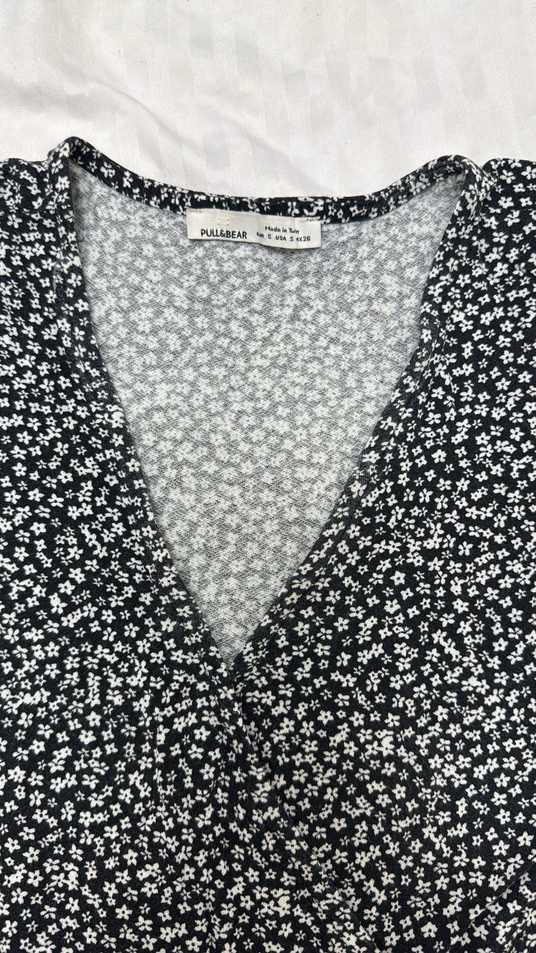 Pull & Bear Платье Pull&Bear в цветочек на запах — фото 2