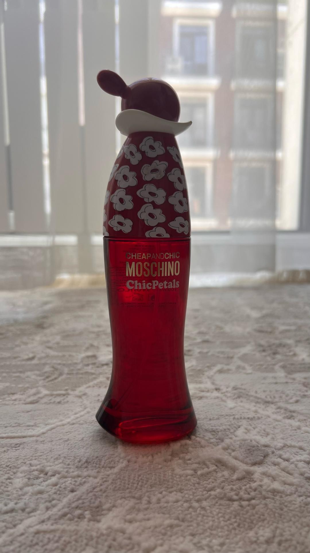 Moschino Парфюмерная вода Moschino Cheap and Chic Chic Petals — фото 2