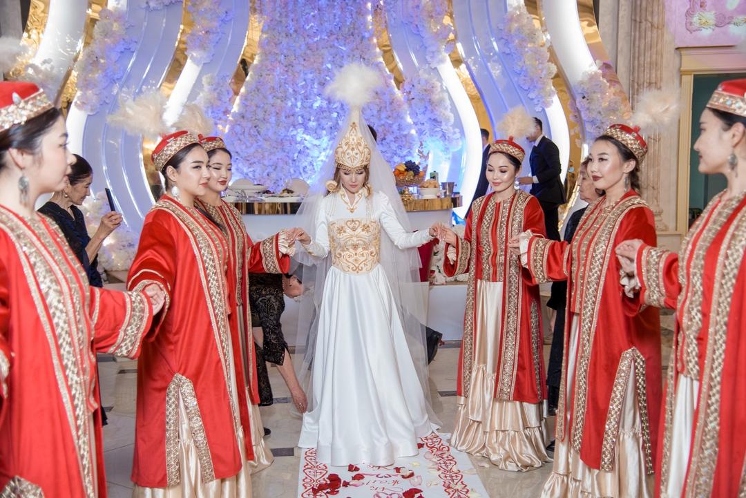 Нет бренда Дизайнерское платье на кыз узату / свадьбу.Надевала 1 раз. — фото 2