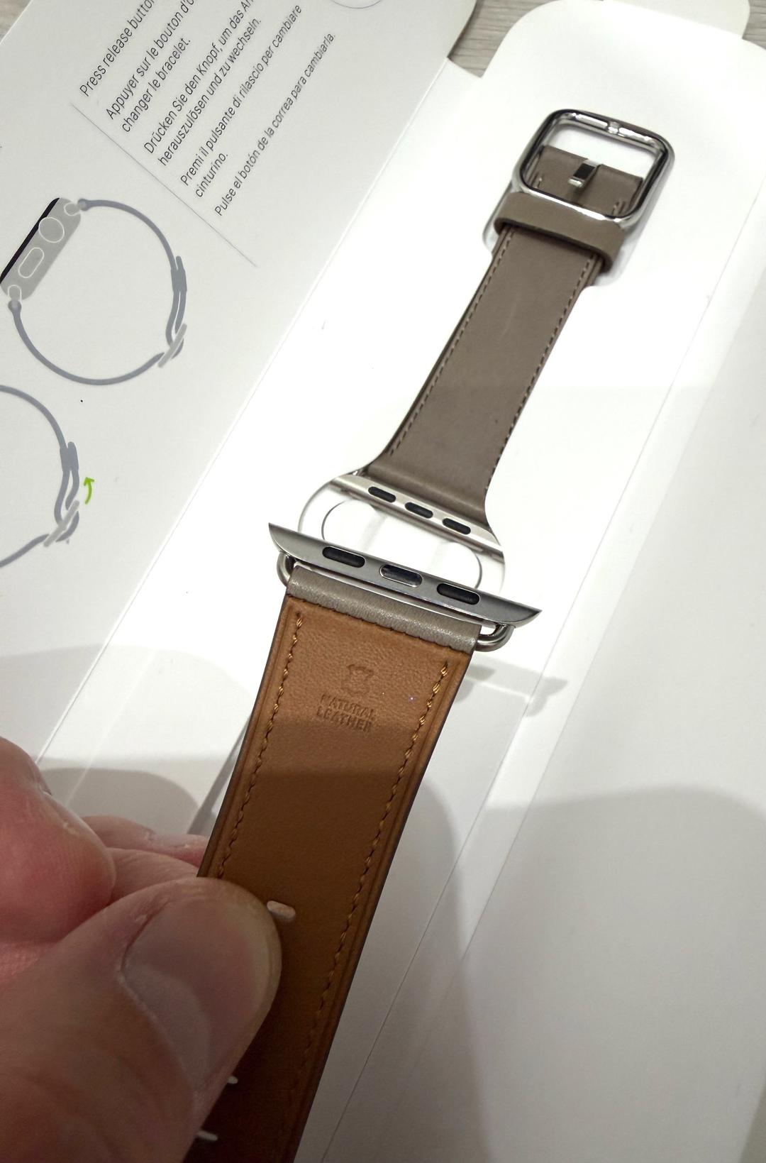 Apple Apple Watch ремешок Classic Buckle Taupe — фото 2