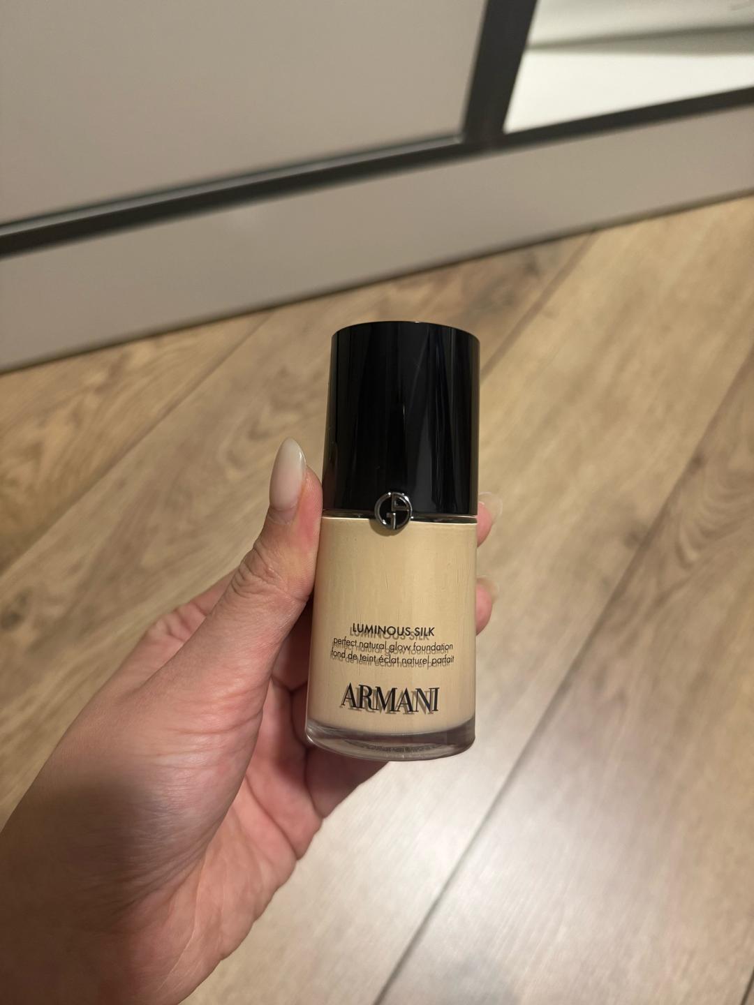 Giorgio Armani Тональный крем Giorgio Armani Luminous Silk — фото 2