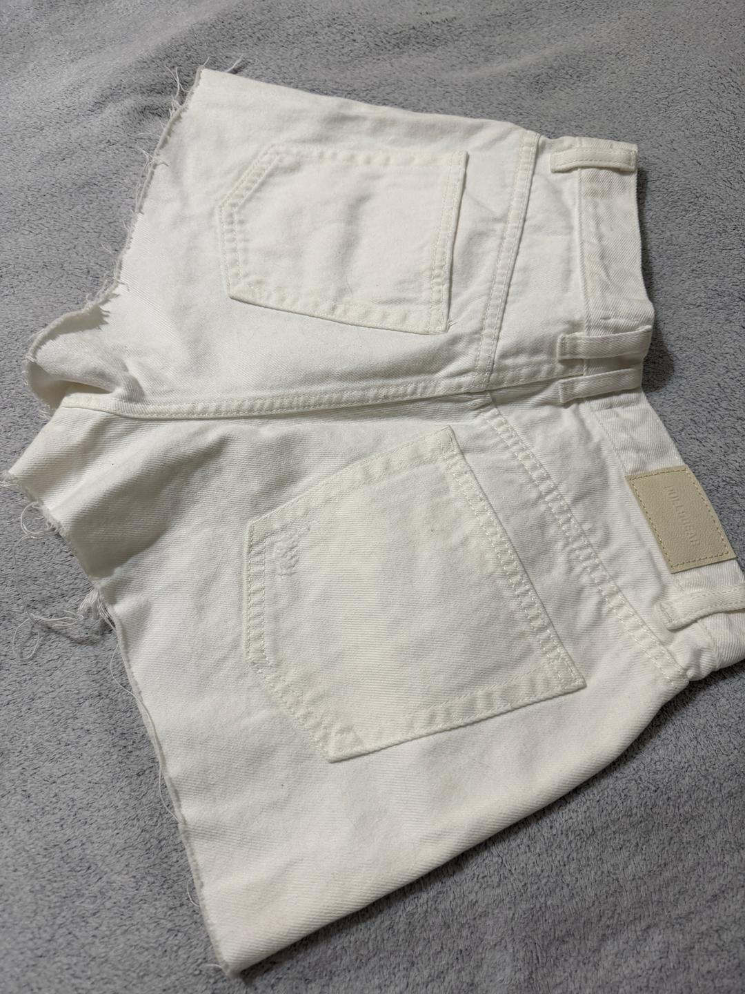 Pull & Bear Белые джинсовые шорты PULL&BEAR — фото 2