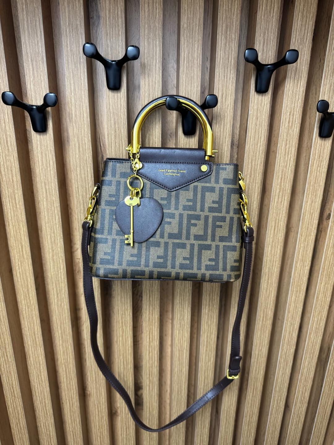 Нет бренда Сумка с брелоком от Fendi — фото 2