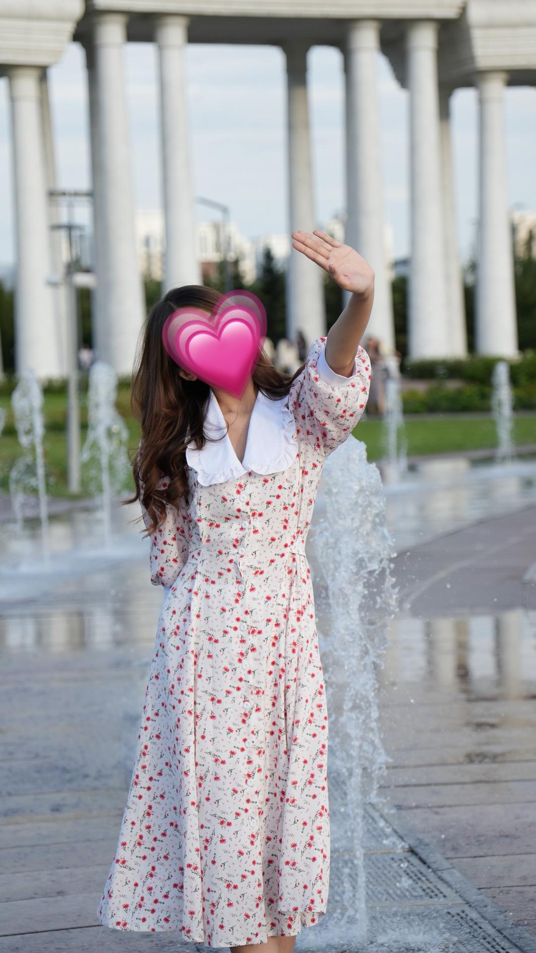 Нет бренда Платье в цветочный принт с белым отложным воротником — фото 2