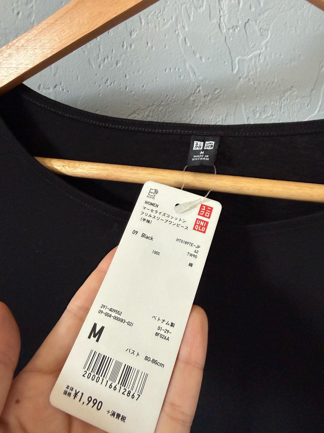 Uniqlo Черное платье Uniqlo с воланами на рукавах — фото 2