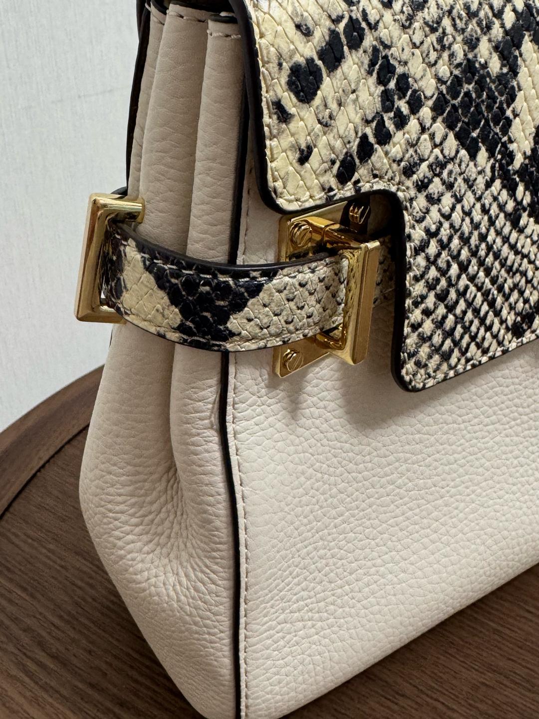 Michael Kors Michael Kors Astrid Medium Top Handle Satchel — фото 2