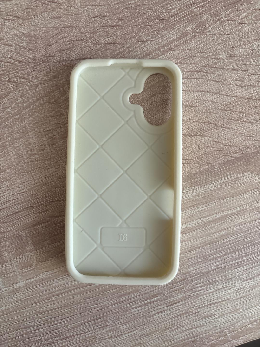 Чехол на Iphone 16 — фото 2